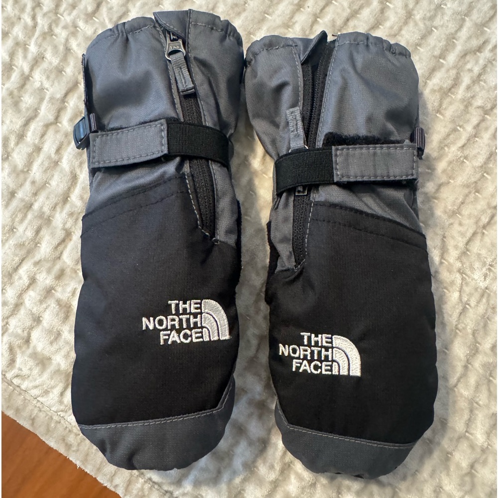 Toddler North Face Snow Mittens, size 3T / XS